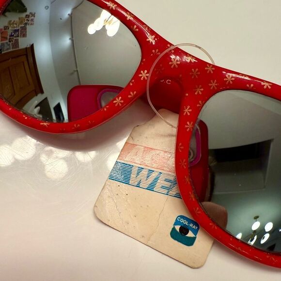 RARE True Vintage 1960s 1970s Deadstock Red Flower Power Print Sunglasses main image 8